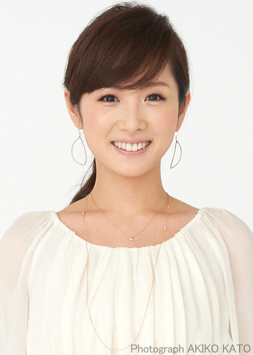 高島彩、髪切り激イメチェン　下ろして肩に掛かるサラサラヘアで娘のお迎えへ