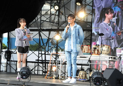本間日陽が犬同伴OKのお台場野外音楽イベントでMC、昨年はNGTとして出演