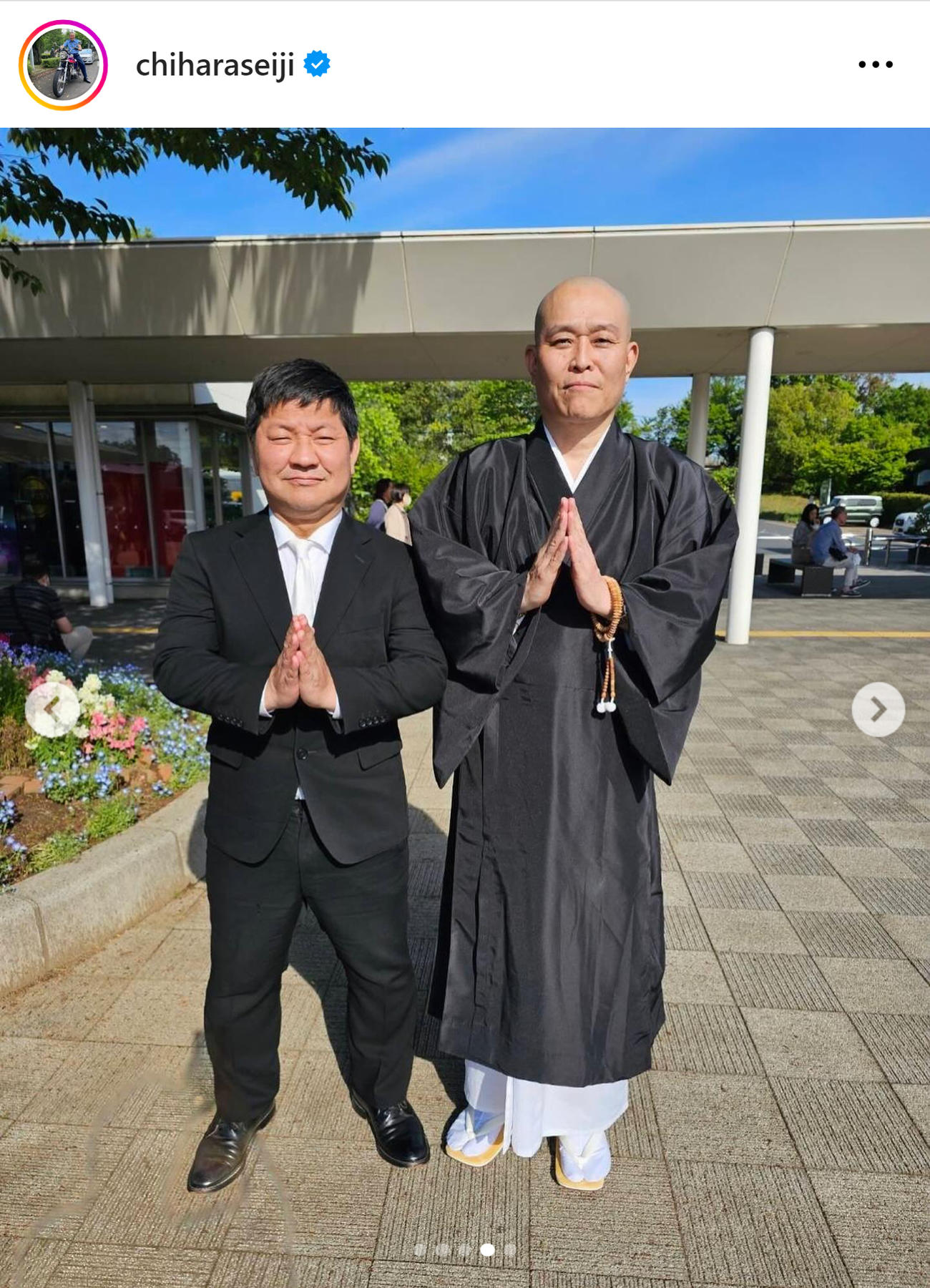 チャンス大城（左）と“千原靖賢和尚”（千原せいじのインスタグラムから）