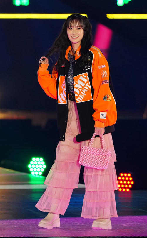 「Rakuten GirlsAward 2024 S／S」に登場する日向坂46の佐々木久美（撮影・江口和貴）