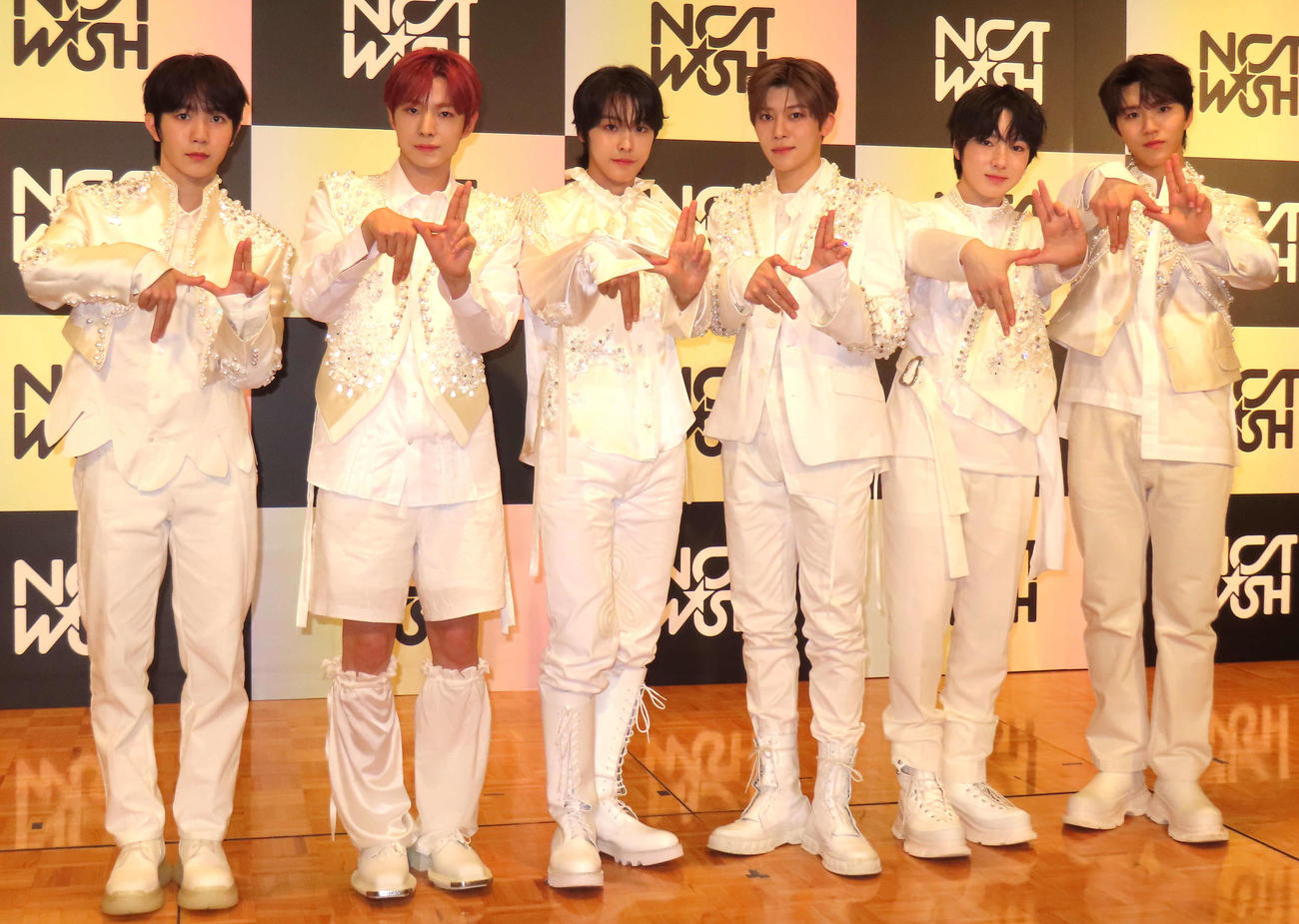 NCT WISHの左からリョウ、ユウシ、リク、シオン、サクヤ、ジェヒ（2024年2月撮影）
