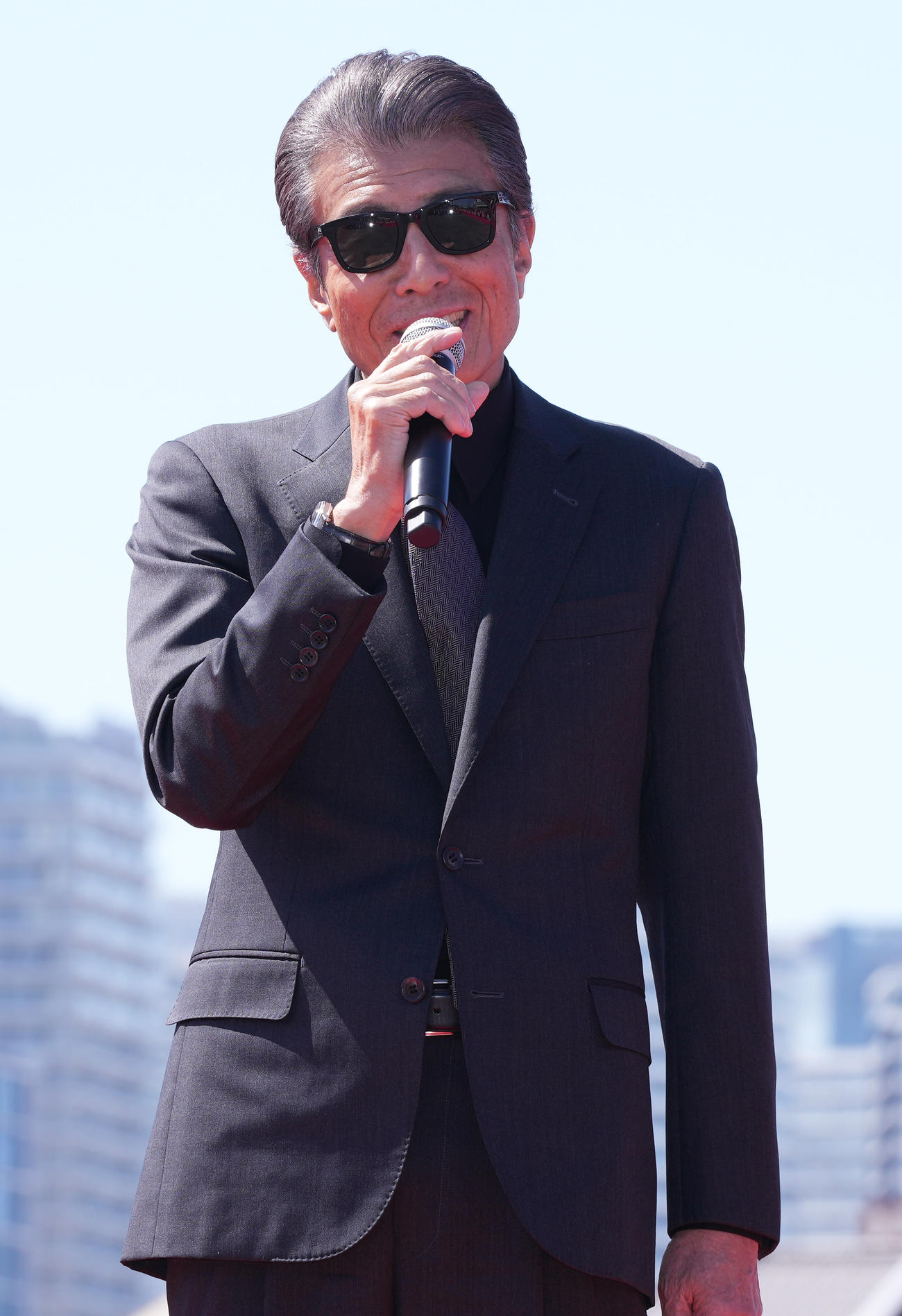 「帰ってきた　あぶない刑事」レッドカーペットイベントで笑顔の舘ひろし（撮影・鈴木みどり）