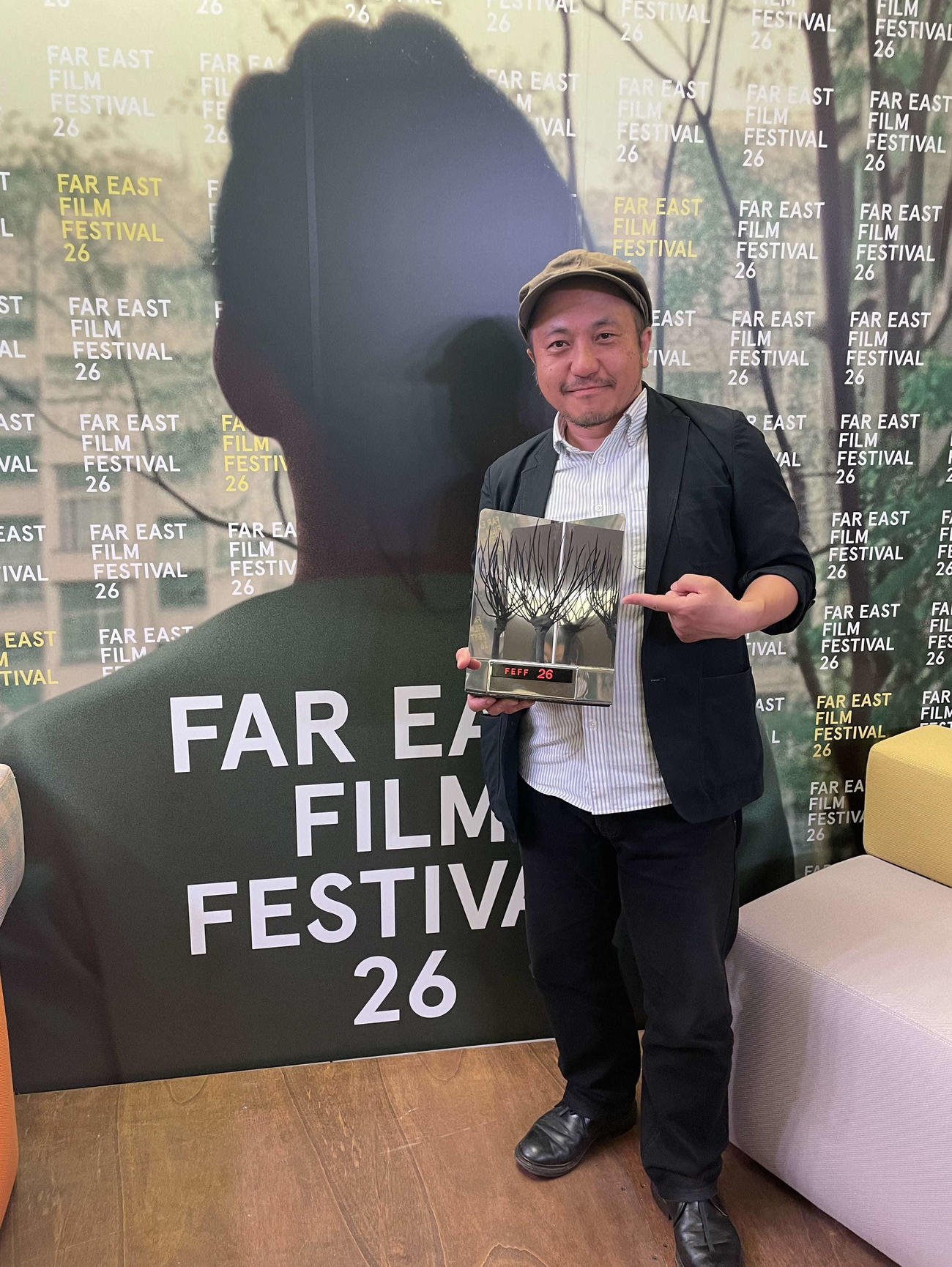 「ブラック・ドラゴン賞」受賞を喜ぶ白石和彌監督（C）2024「碁盤斬り」製作委員会