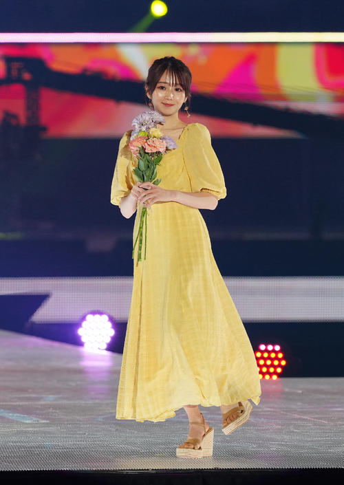「Rakuten GirlsAward 2024 S/S」に登場する=LOVEの大谷映美里(撮影・江口和貴)