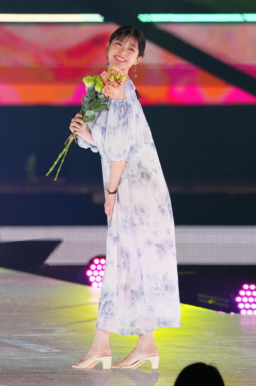 「Rakuten GirlsAward 2024 S/S」に登場する松村沙友理(撮影・江口和貴)