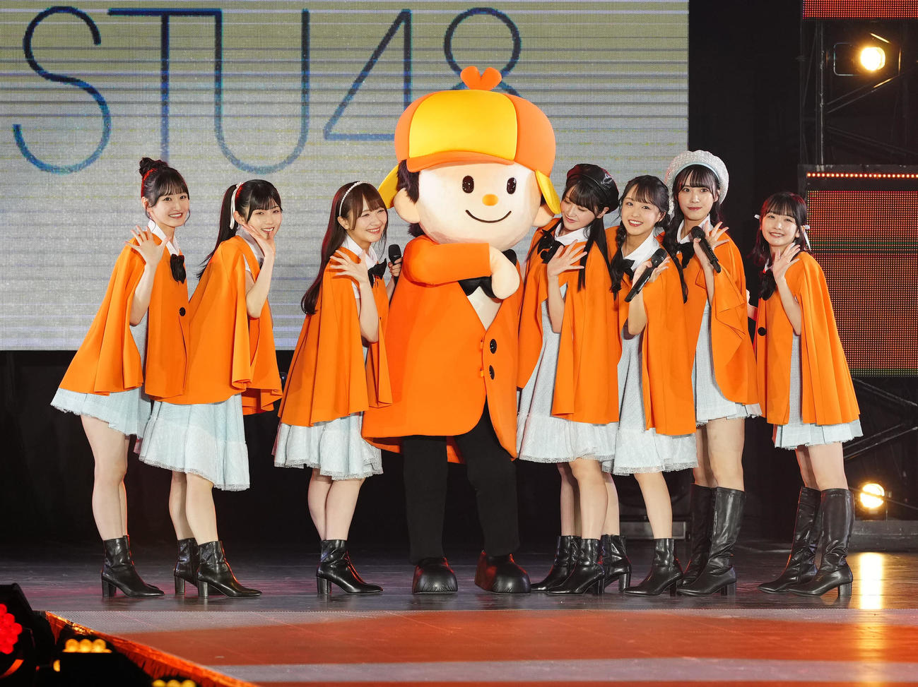 「Rakuten GirlsAward 2024 S／S」に登場するSTU48のメンバー（撮影・江口和貴）