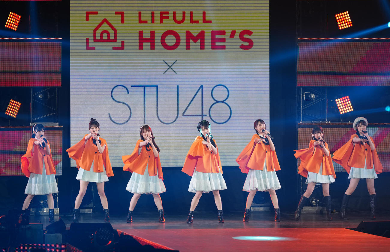 「Rakuten GirlsAward 2024 S／S」に登場するSTU48のメンバー（撮影・江口和貴）