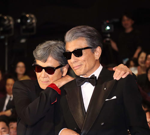 吉瀬美智子の「キュン！」に舘ひろしは「あの芝居にすべてを…」　「あぶ刑事」舞台あいさつ