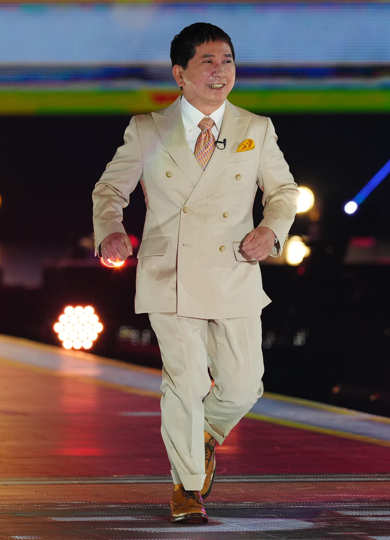 「Rakuten GirlsAward 2024 S／S」に登場する爆笑問題の田中裕二（撮影・江口和貴）
