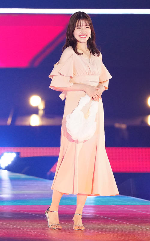 「Rakuten GirlsAward 2024 S/S」に登場する日向坂46の佐々木美玲(撮影・江口和貴)