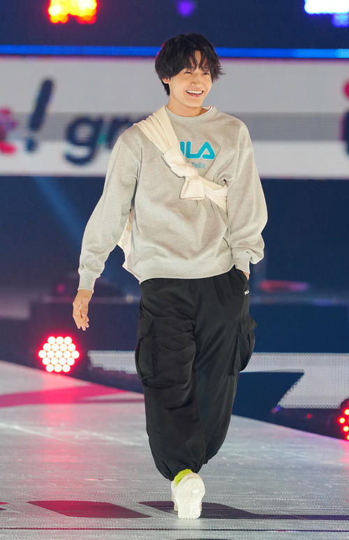「Rakuten GirlsAward 2024 S/S」に登場するAぇ!groupの佐野晶哉(撮影・江口和貴)