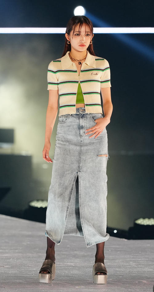 「Rakuten GirlsAward 2024 S／S」に登場するGirls2の小川桜花（撮影・江口和貴）
