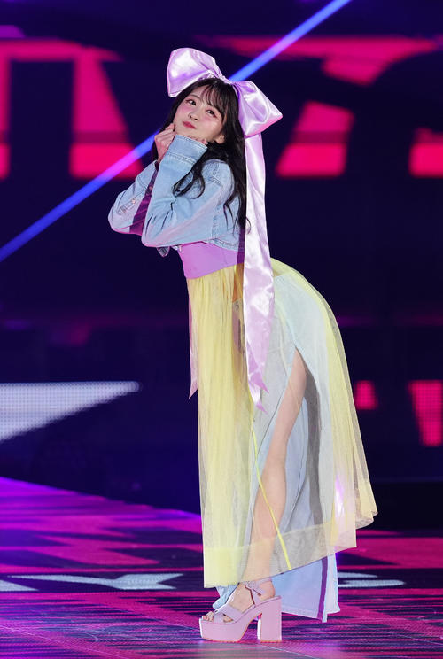 「Rakuten GirlsAward 2024 S／S」に登場するFRUITS ZIPPERの櫻井優衣（撮影・江口和貴）