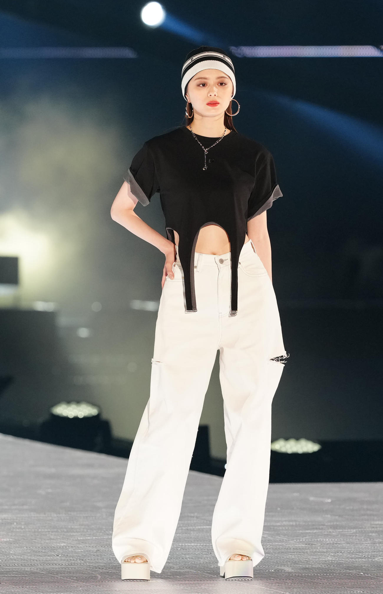 「Rakuten GirlsAward 2024 S／S」に登場する紺野彩夏（撮影・江口和貴）