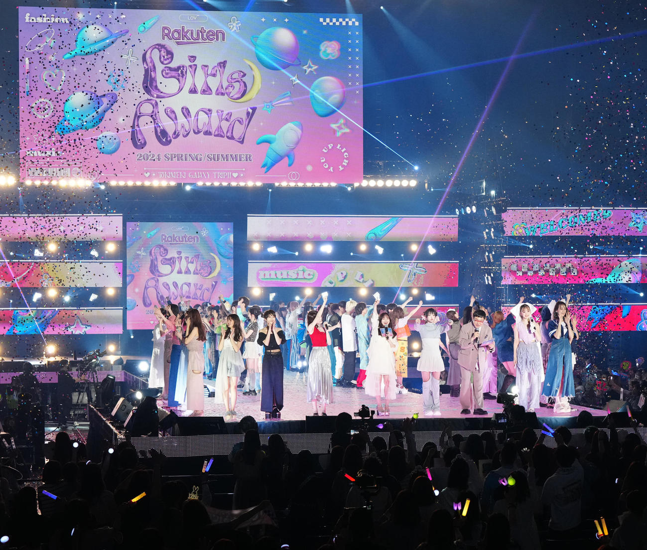 「Rakuten GirlsAward 2024 S／S」のフィナーレに臨む出演者たち（撮影・江口和貴）