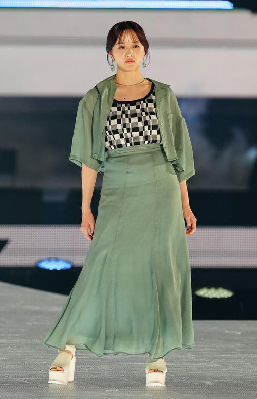「Rakuten GirlsAward 2024 S/S」に登場する森香澄(撮影・江口和貴)