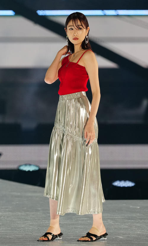 「Rakuten GirlsAward 2024 S/S」に登場する高橋ひかる(撮影・江口和貴)