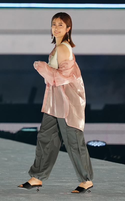 「Rakuten GirlsAward 2024 S/S」に登場する樋口日奈(撮影・江口和貴)