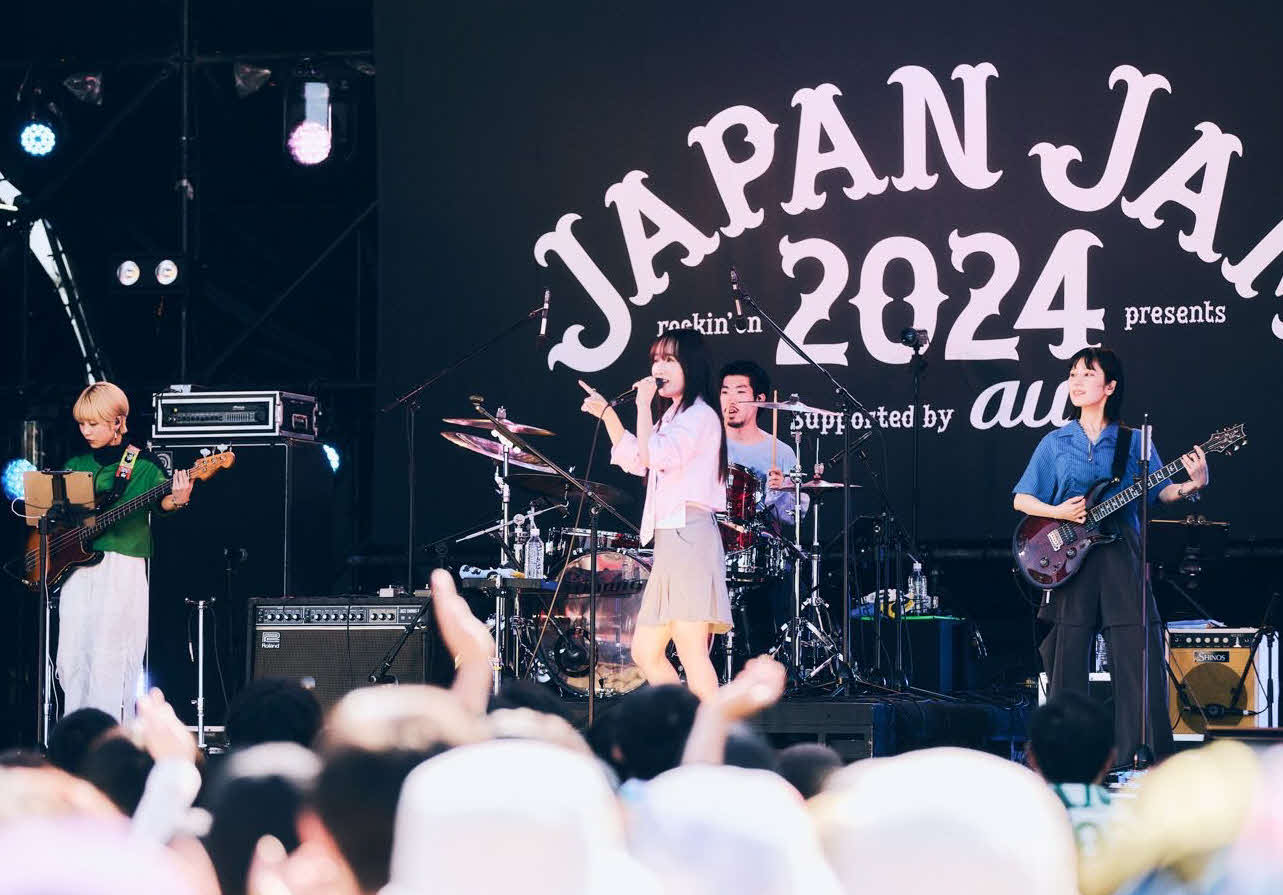 屋外イベント「JAPAN JAM 2024」に登場し、初のフェス出演を果たした乃紫（左から2人目）