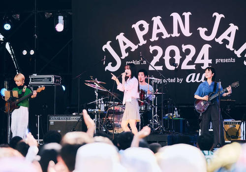 乃紫が初のフェス出演「全方向美少女」など７曲披露　エリアからはみ出るほどの観衆集結
