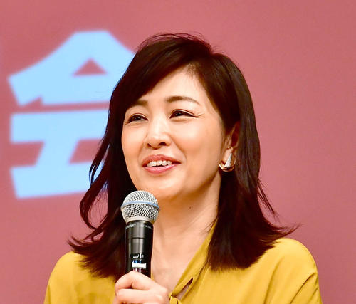 歌手デビュー40周年の菊池桃子　誕生日に「公式TikTokアカウントを作ってみました」