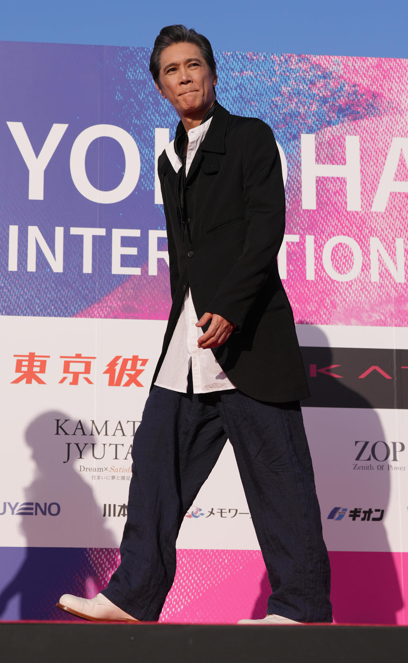 「第2回横浜国際映画祭」レッドカーペットイベントに登壇した加藤雅也（撮影・鈴木みどり）