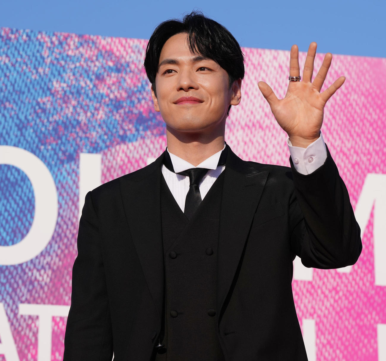 「第2回横浜国際映画祭」レッドカーペットイベントに登壇したキム・ジョンヒョン（撮影・鈴木みどり）