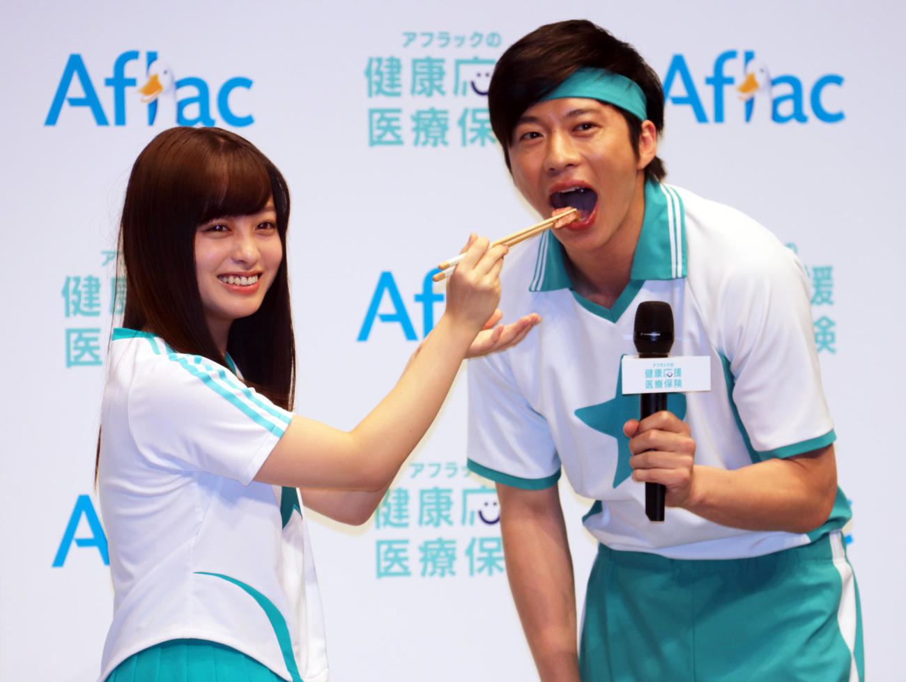 田中圭（右）と橋本環奈（18年10月撮影）