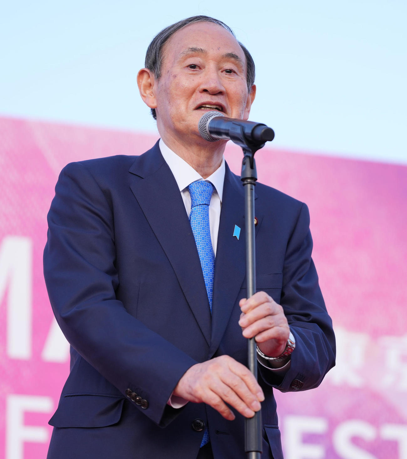 「第2回横浜国際映画祭」レッドカーペットイベントに登壇した菅義偉衆議院議員（撮影・鈴木みどり）