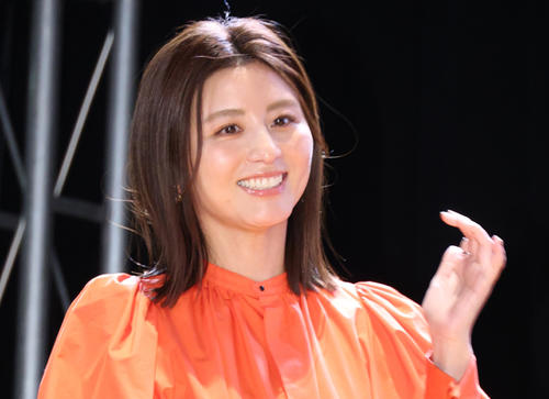 「28歳かと」37歳元テレ朝アナ“透けノースリーブ”姿に「余りの美しさにめまいが」悶絶の声