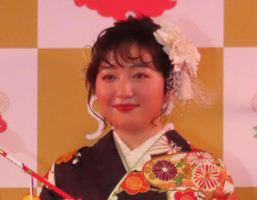 谷花音、20歳誕生日プレゼントは彫刻入り「パパドルの時の花音ちゃん思い出す～」