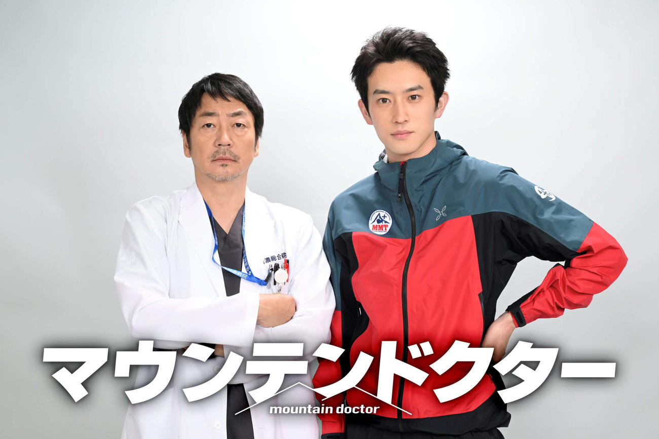 カンテレ・フジテレビ系「マウンテンドクター」に出演する大森南朋、杉野遥亮（C）カンテレ