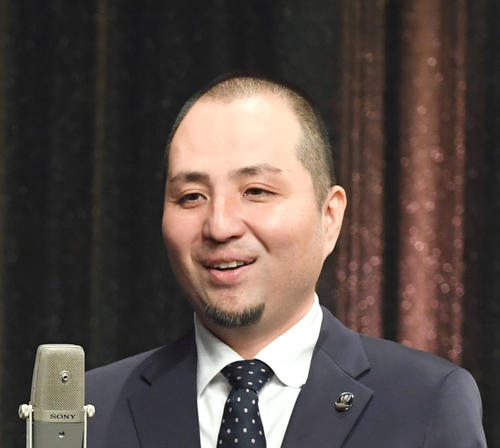 スリムクラブ内間政成、人気芸人と親戚になったと明かす「弟が結婚した相手は…」