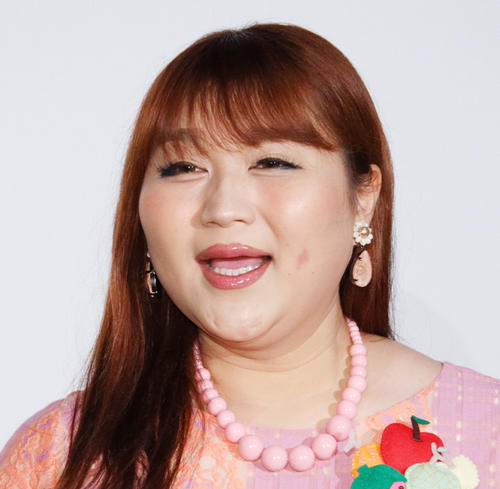 りんごちゃん、人気芸人に衝撃の大変身で驚きの声「頭のてっぺんから、足のつま先までおもろい」