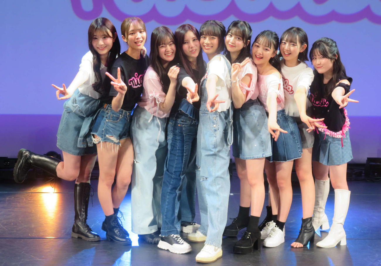 ニコラモデル卒業イベントに出席した、左から近藤藍月、中山あやか、足川結珠、高橋快空、池端杏慈、佐藤菜月海、藤野有紗、近藤結良、河村果歩