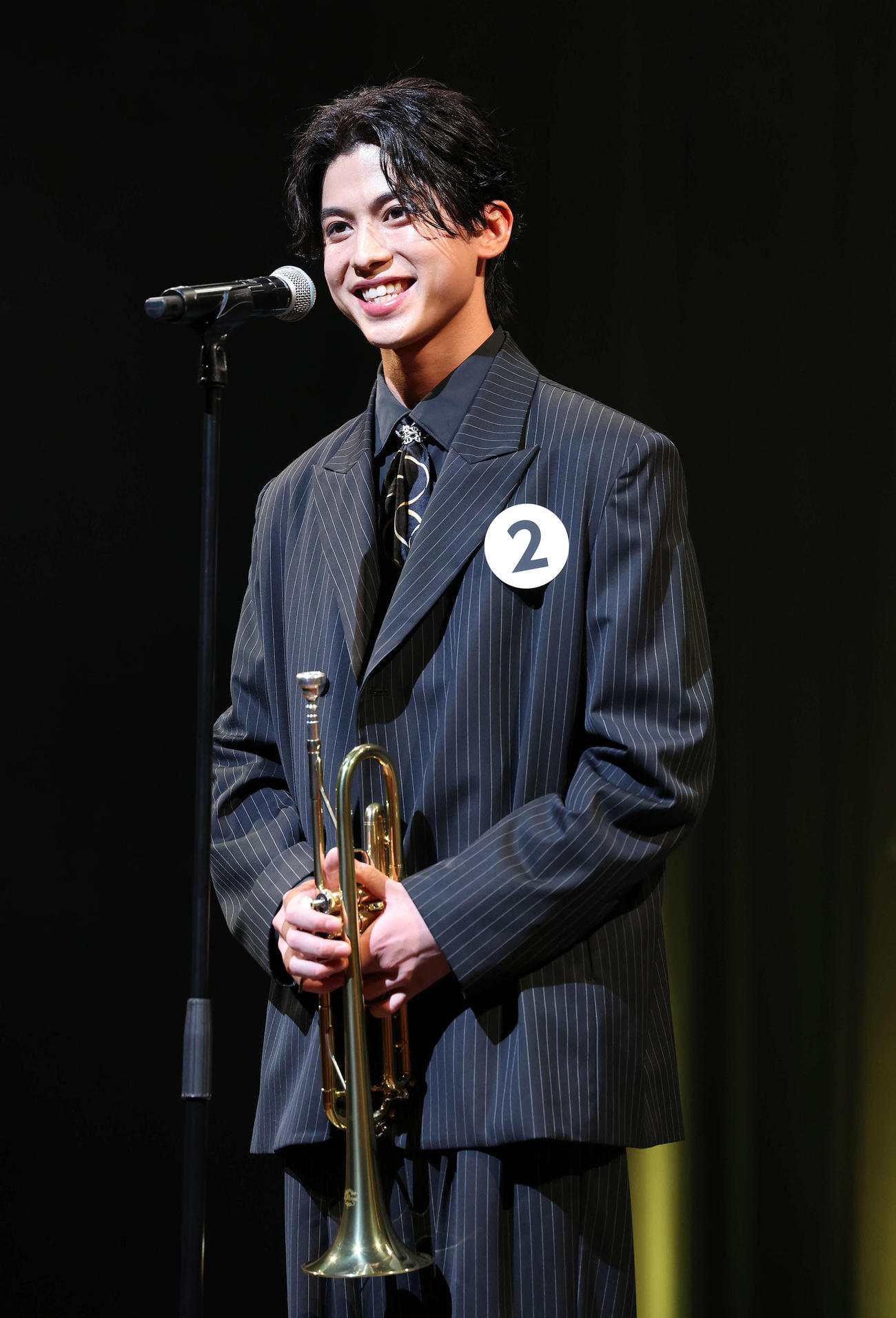 トランペット演奏でアピールした黄兆銘さん（撮影・鈴木正人）
