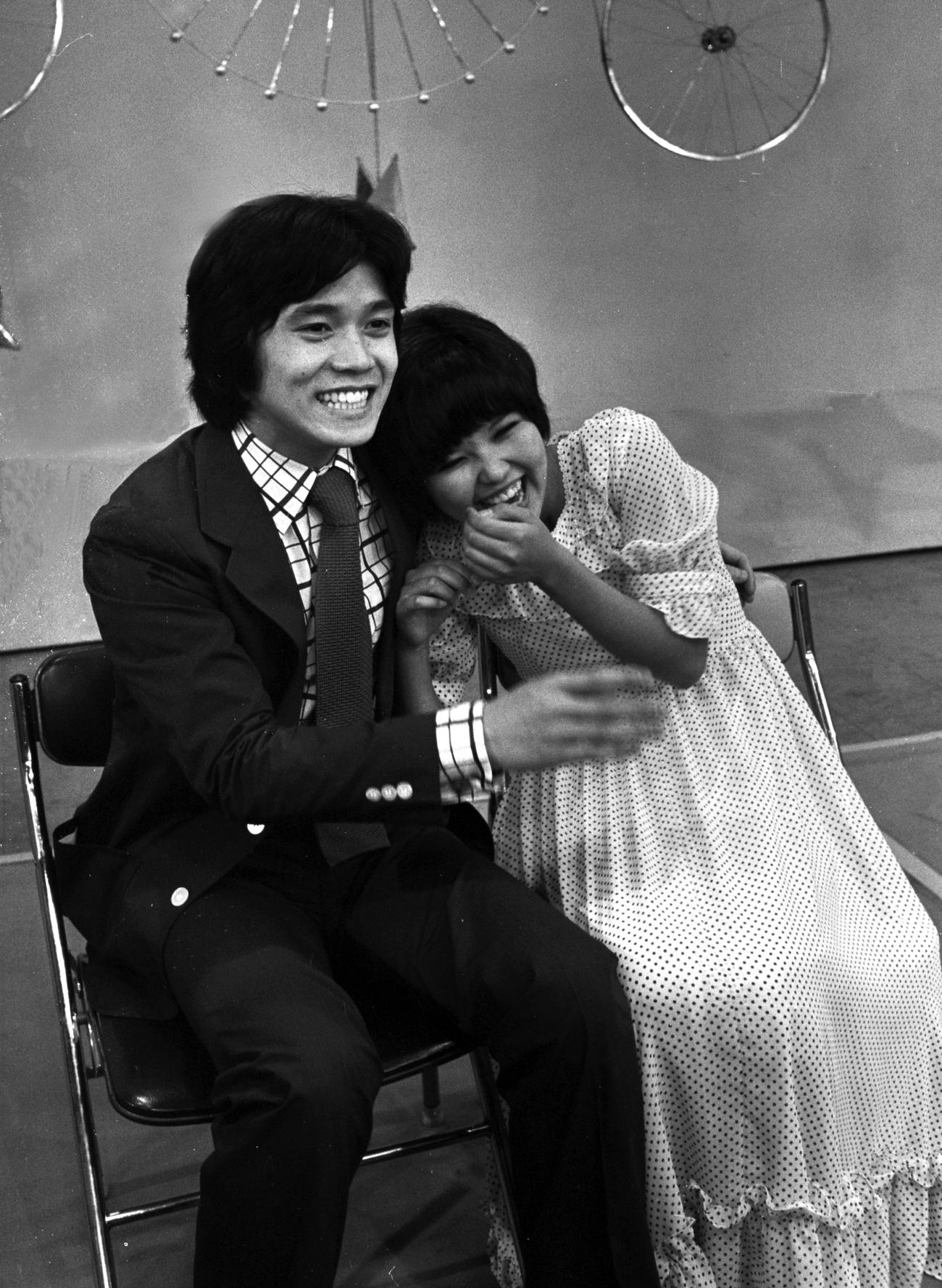 75年、婚約発表する老名美どりと峰竜太