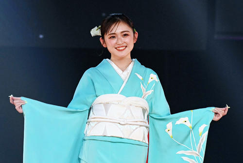 ゆうちゃみ、ギャルっぽくないさわやか系着物姿に「めっちゃアガル～」