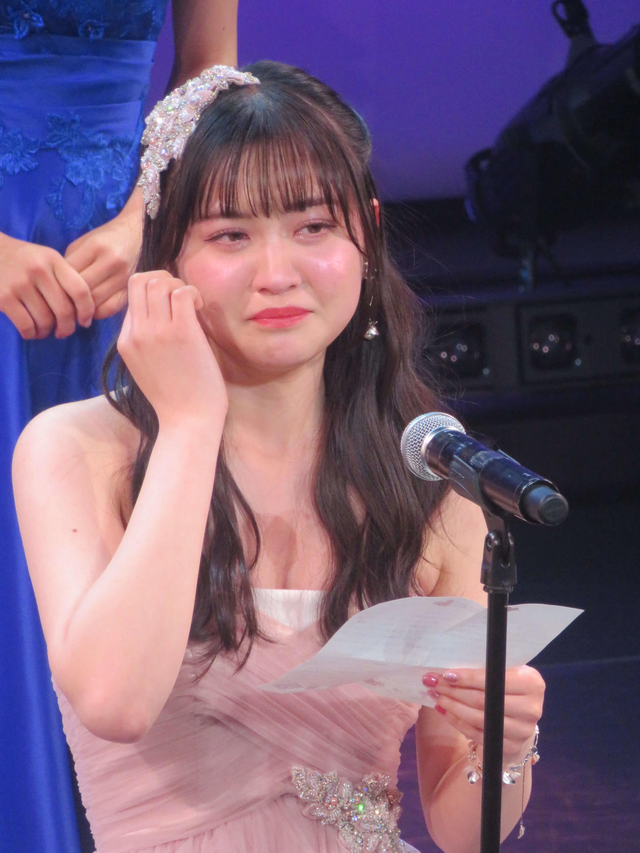 涙ぐむ佐藤菜月海