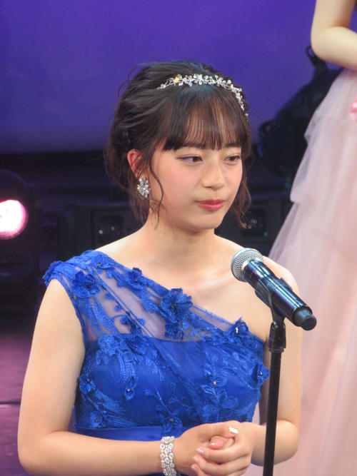 「ニコラ」モデル卒業式　池端杏慈「青春」足川結珠「やさしい言葉で救われた」