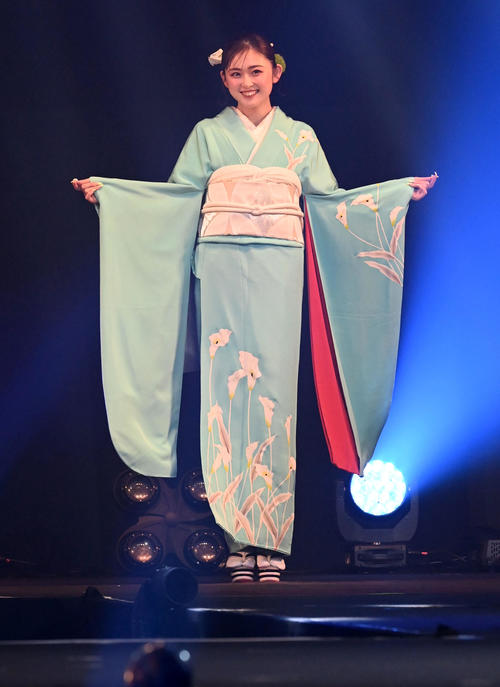 【MBC】ゆうちゃみ、村重杏奈、横川尚隆らが個性的かつモダンな着物姿を披露／写真特集