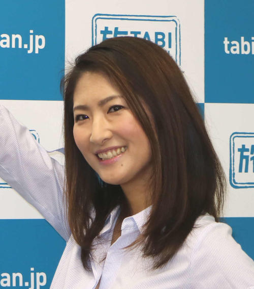 46歳「スイカップ」古瀬絵理が桜バックに笑顔写真！「好き過ぎる」「いつまでも見てたい」の声