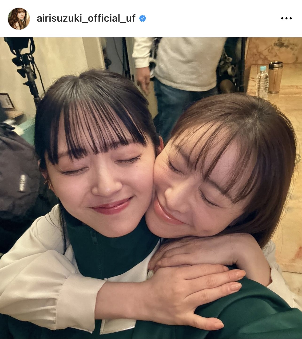 鈴木愛理と松本まりかの密着ショット（鈴木愛理のインスタグラムから）