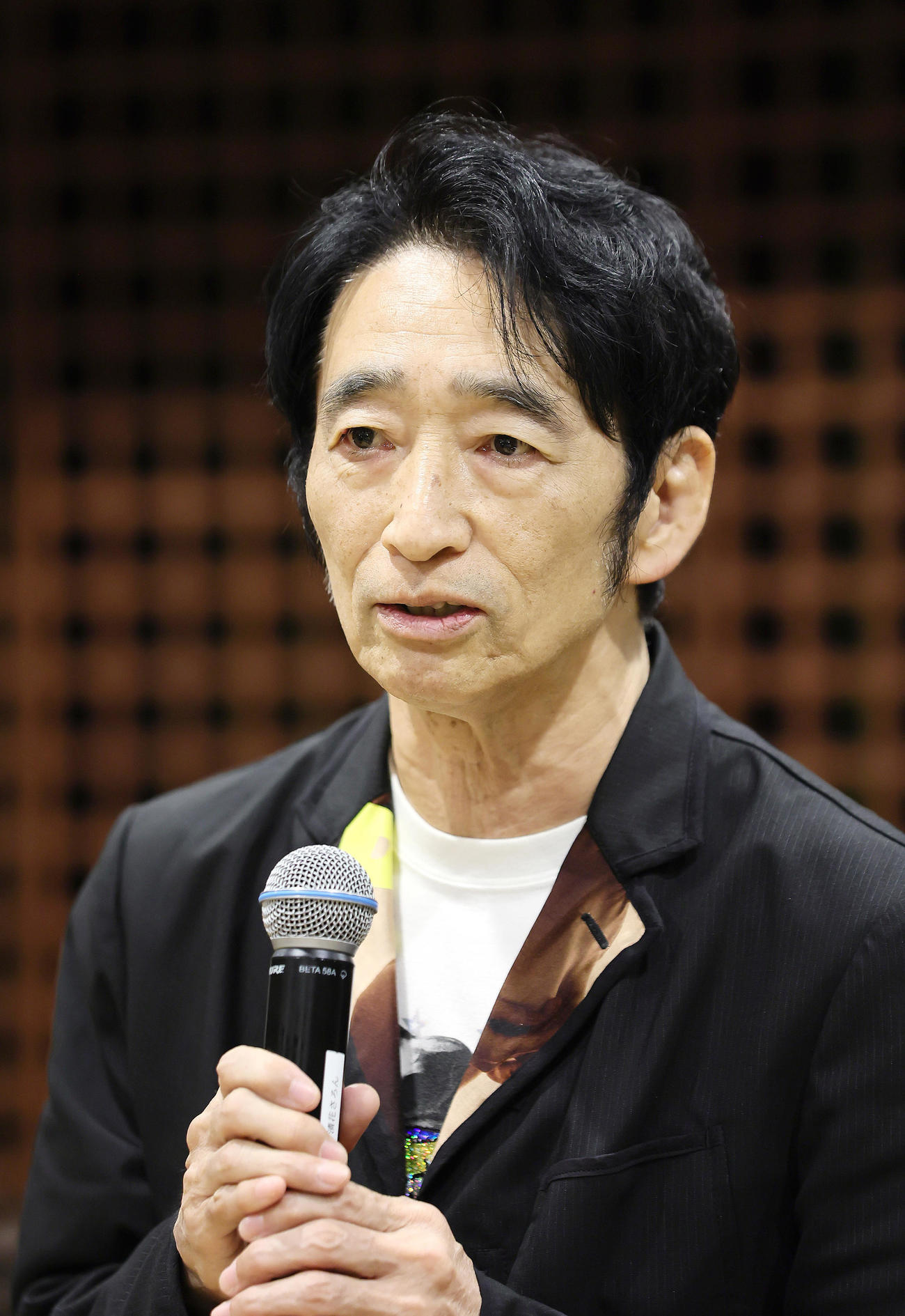 取材に応じる振り付けのラッキィ池田（撮影・足立雅史）