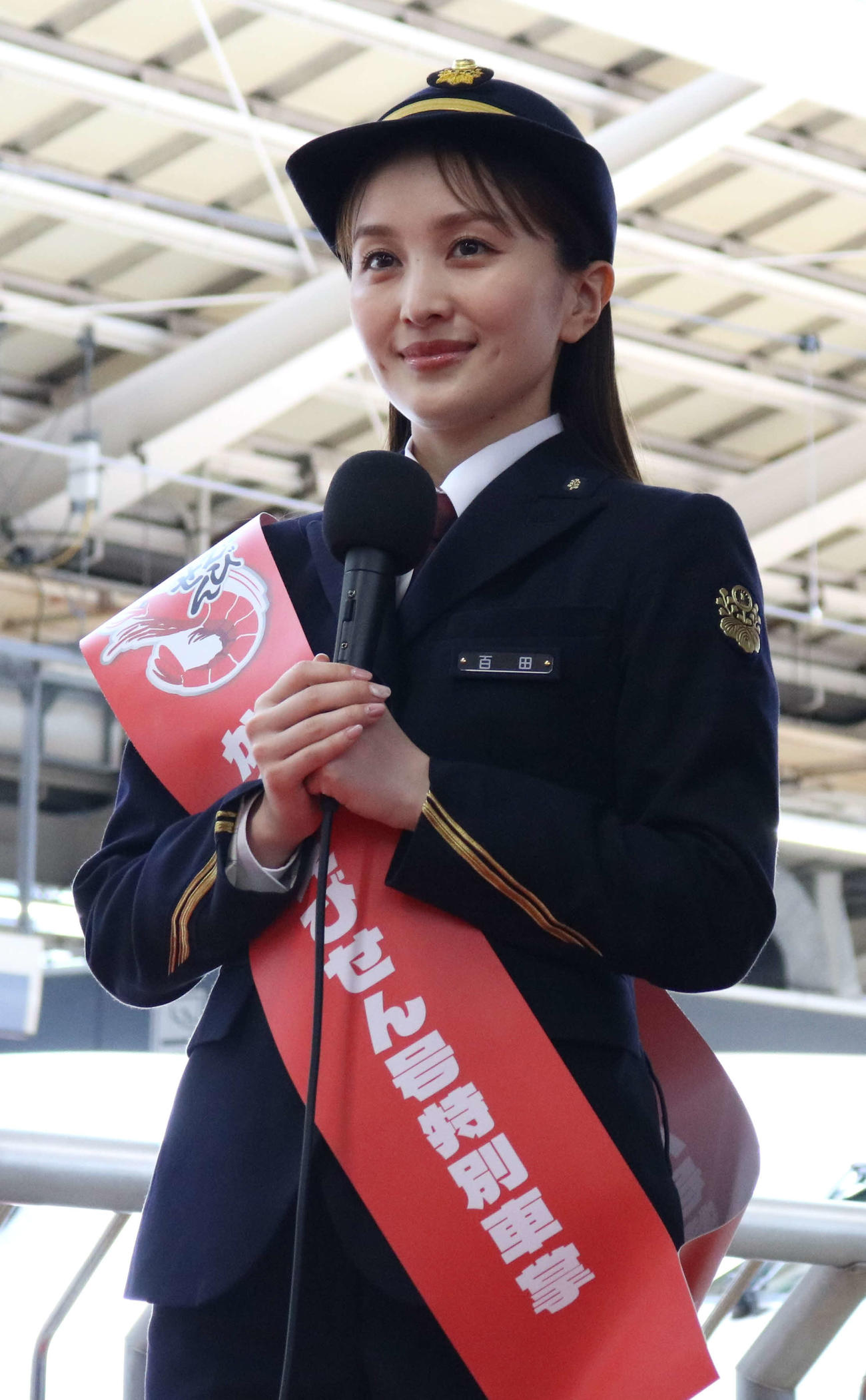 「かっぱえびせん×東海道新幹線60周年　おかしな新幹線　かっぱえびせん号出発セレモニー」に出席するももいろクローバーZ百田夏菜子（撮影・水谷京裕）