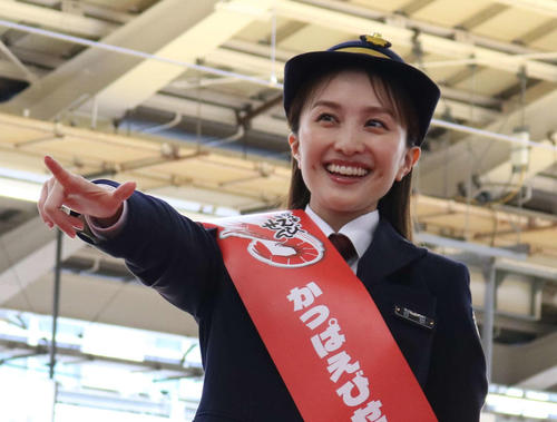 車掌・百田夏菜子、ドクターイエローとの遭遇に興奮「写真撮って下さい」特別イベントでレア体験