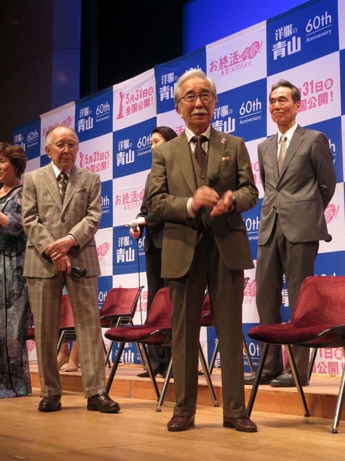 92歳大村崑「日本最年長の喜劇役者。元気ハツラツ！オロナミンＣ」絶叫　スクワットも披露