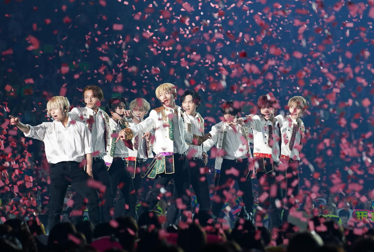 熱唱する少年忍者（撮影・横山健太）