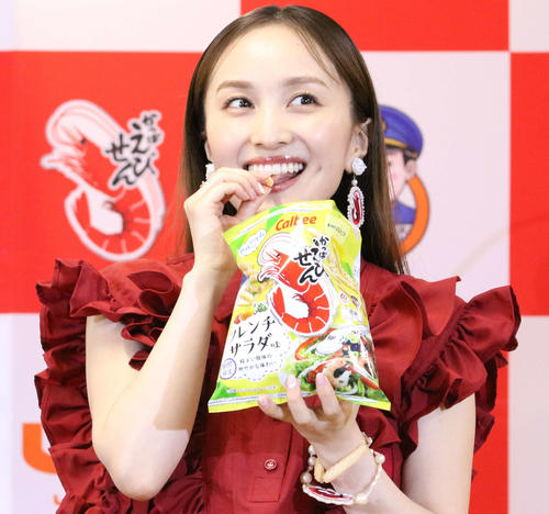 ももクロ百田夏菜子「エビ反りジャンプしていて良かった」かっぱえびせん×東海道新幹線コラボ