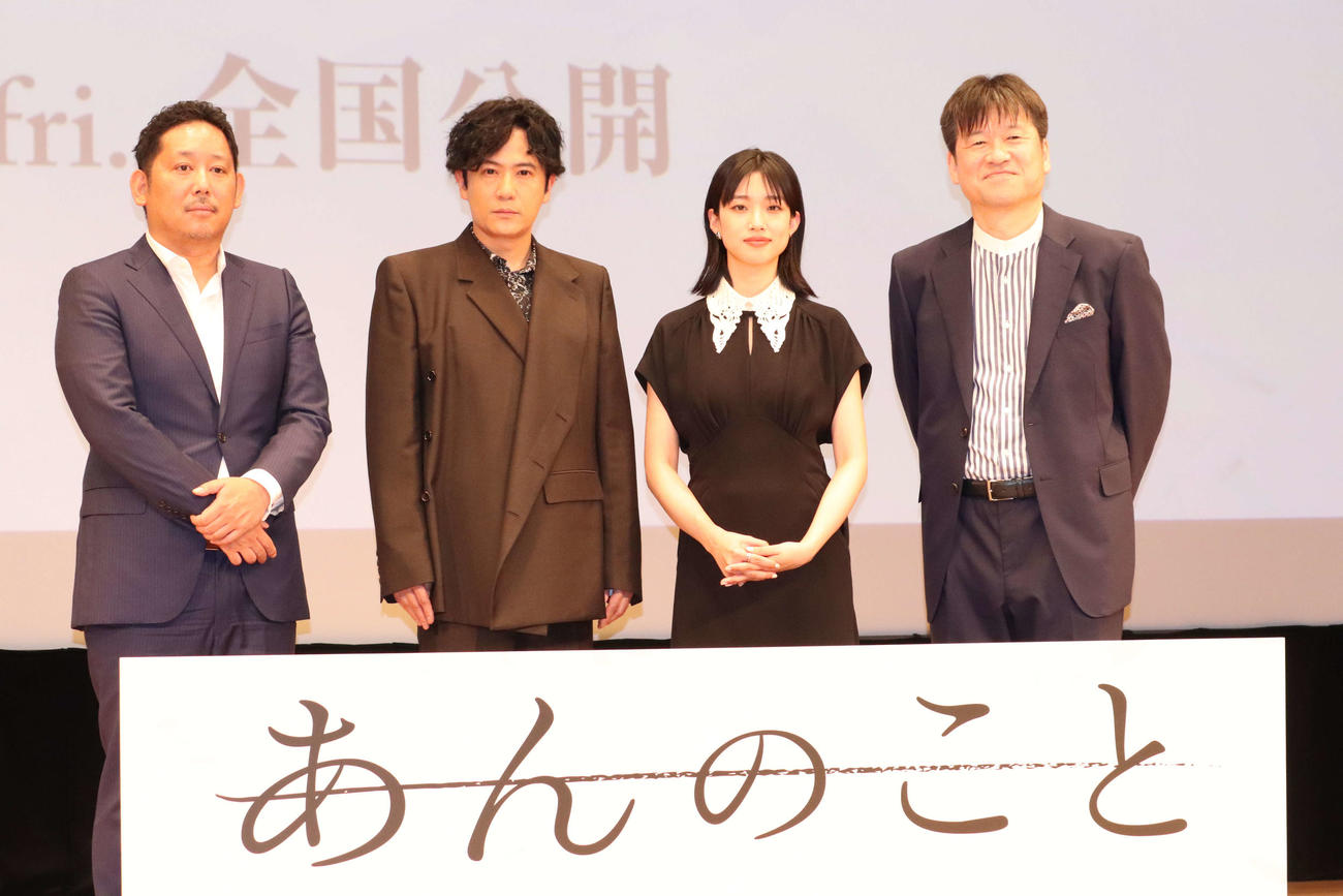 映画「あんのこと」完成披露舞台あいさつに登壇した、左から入江悠監督、稲垣吾郎、河合優実、佐藤二朗（撮影・加藤理沙）